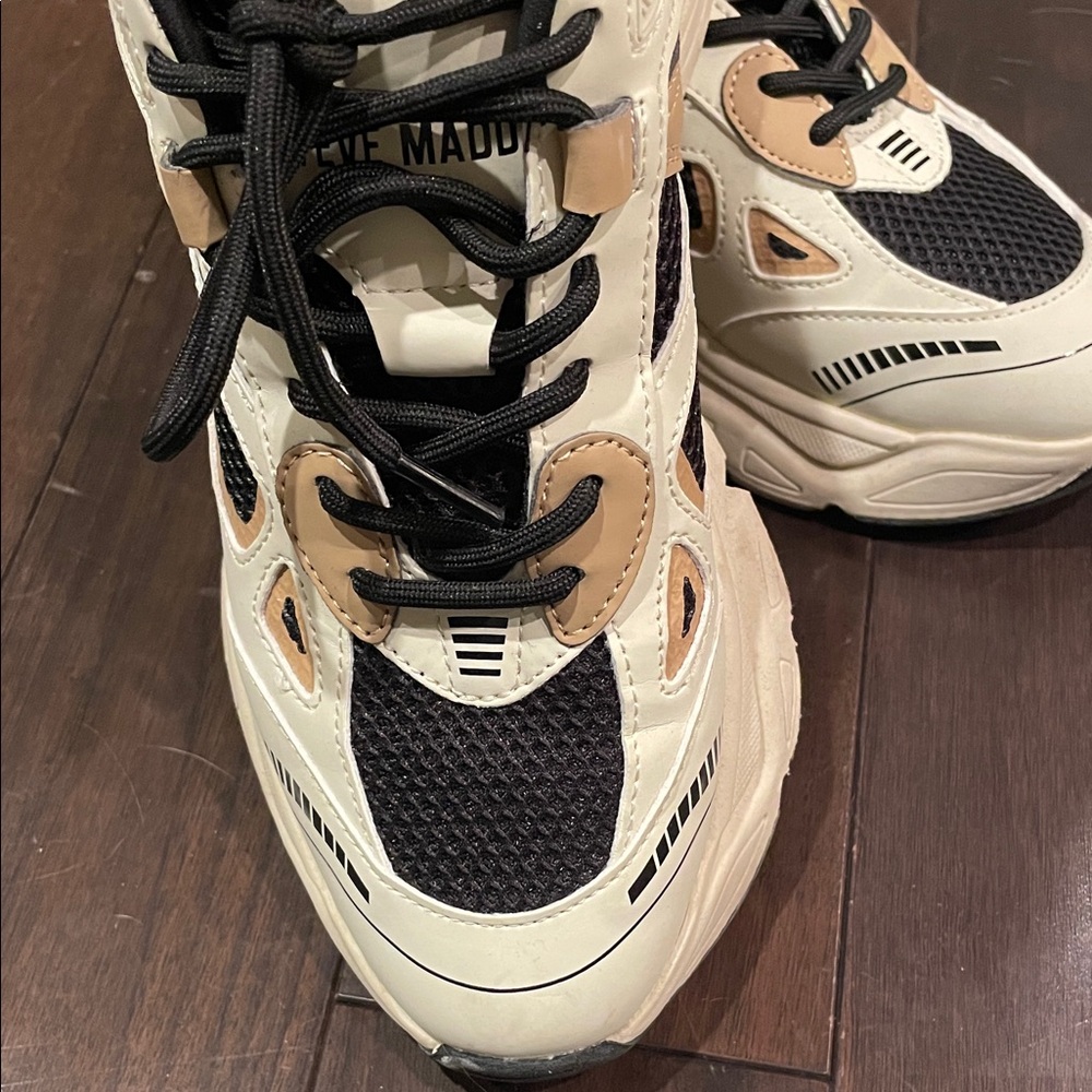 Steve Madden Cream and Black Women’s size 9 Sneakers - Picture 2 of 5